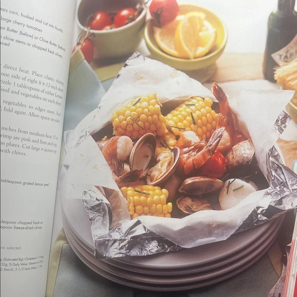Betty Crocker Celebrate! Cookbook for the Holidays. Like new hardcover